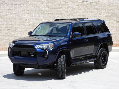 Used 2020 Toyota 4Runner SR5 AWD/4WD image 23