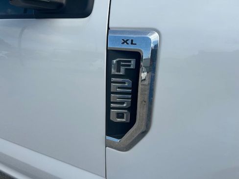 Used 2019 Ford F250 XL w/ XL Value Package AWD/4WD image 3