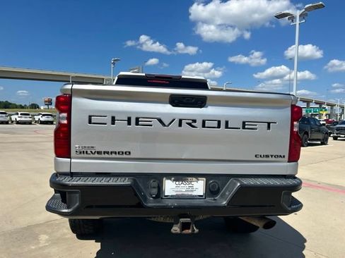 Used 2022 Chevrolet Silverado 2500 Custom w/ Custom Value Package AWD/4WD image 9