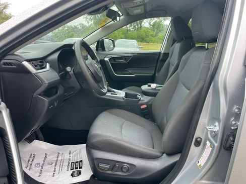 Used 2025 Toyota RAV4 XLE AWD/4WD image 19
