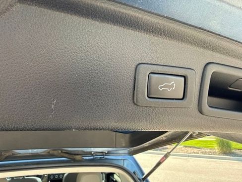 Used 2015 Subaru Forester 2.5i Touring w/ Eyesight & Navigation System AWD/4WD image 8