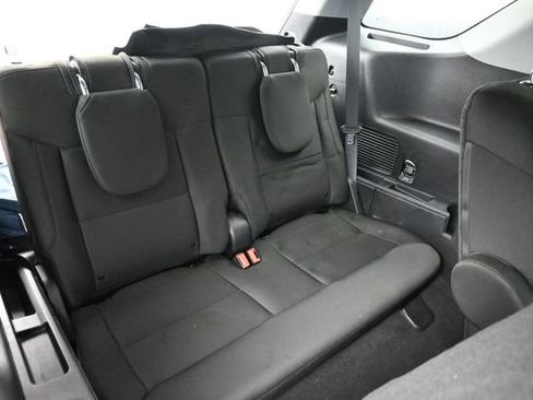 Used 2024 Ford Explorer XLT AWD/4WD image 9