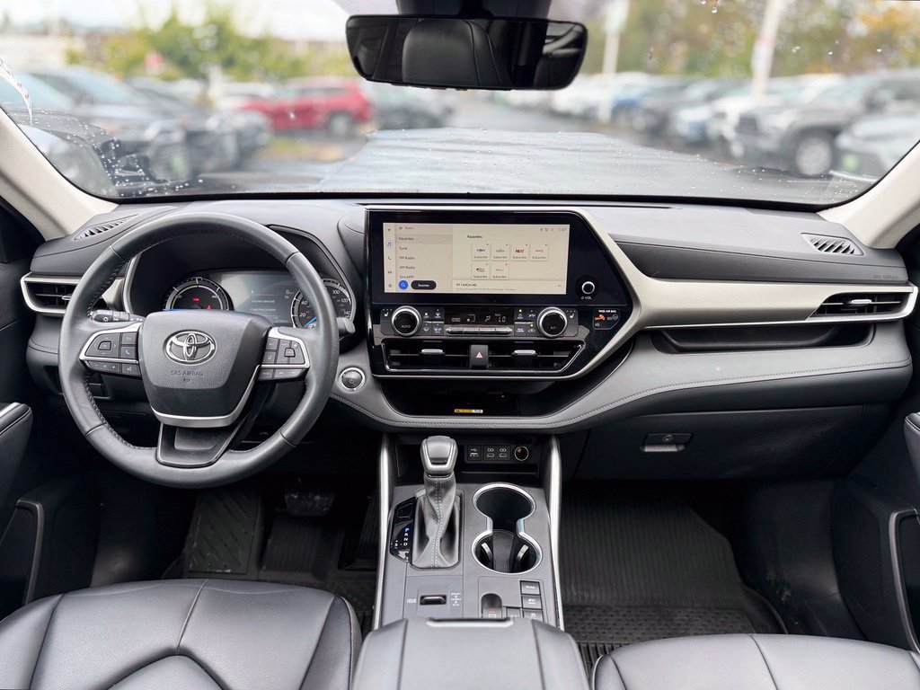 Used 2023 Toyota Highlander XLE AWD/4WD image 25