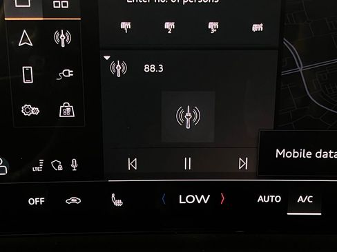 Used 2025 Audi SQ6 e-tron Prestige w/ Black Edition One image 19