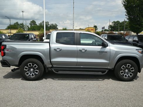Used 2023 Chevrolet Colorado Z71 w/ Z71 Convenience Package 2 AWD/4WD image 11