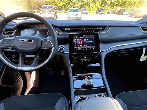 New 2025 Jeep Grand Cherokee L Altitude image 5