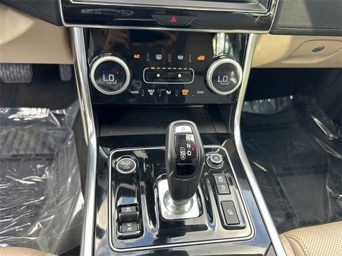 Used 2020 Jaguar XE S image 38