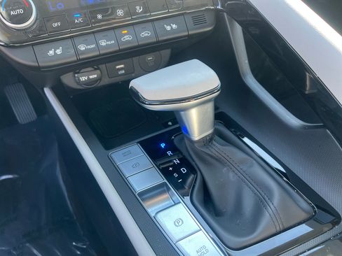 Used 2025 Hyundai Elantra Limited image 43