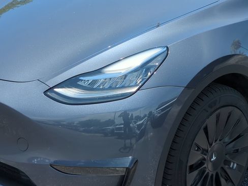 Used 2023 Tesla Model Y Long Range AWD/4WD image 10