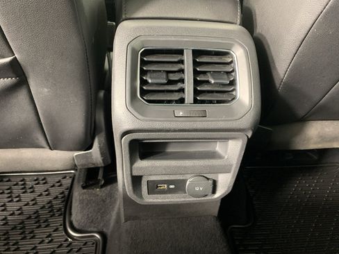 Used 2018 Volkswagen Tiguan SE w/ Panoramic Sunroof Package FWD image 32