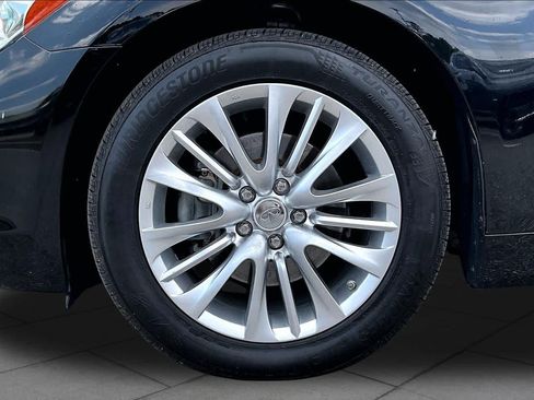 Used 2011 INFINITI M37 w/ Premium Pkg RWD image 10
