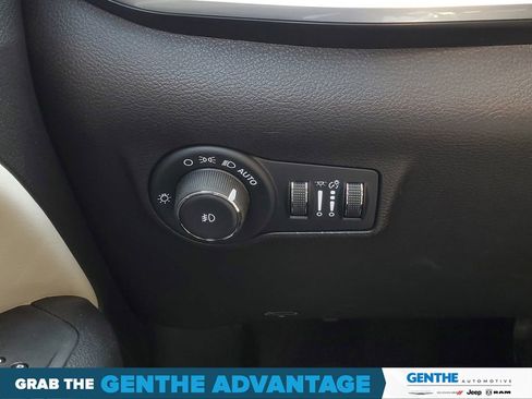 Used 2025 Jeep Compass Limited w/ Sun & Sound Group image 16