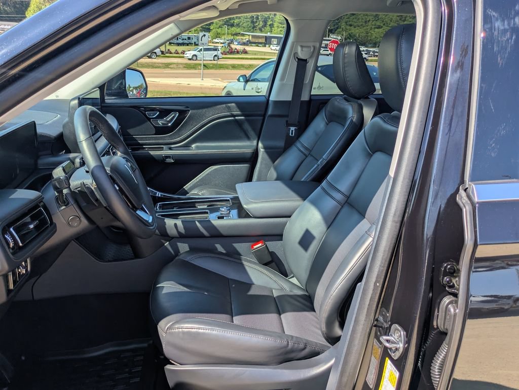 Used 2026 Lincoln Aviator 2WD image 4