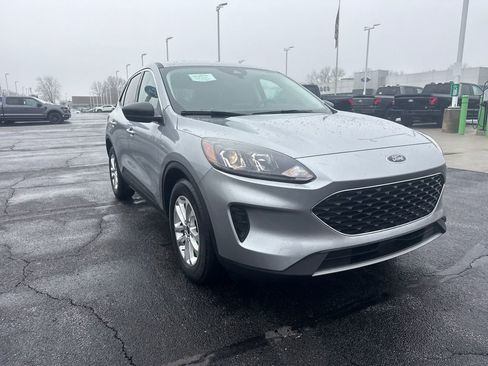 Used 2022 Ford Escape SE w/ Cold Weather Package image 4