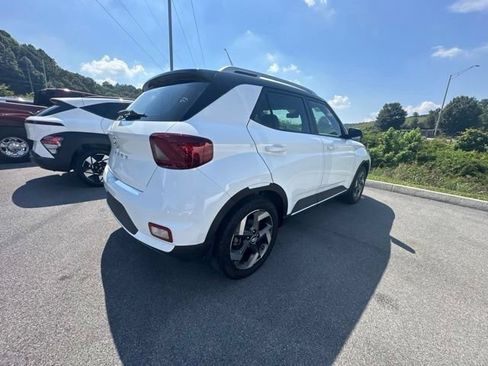 Used 2022 Hyundai Venue Limited FWD image 11