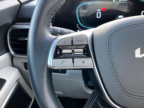 Used 2025 Kia Telluride EX w/ EX Captain's Chair Package image 29