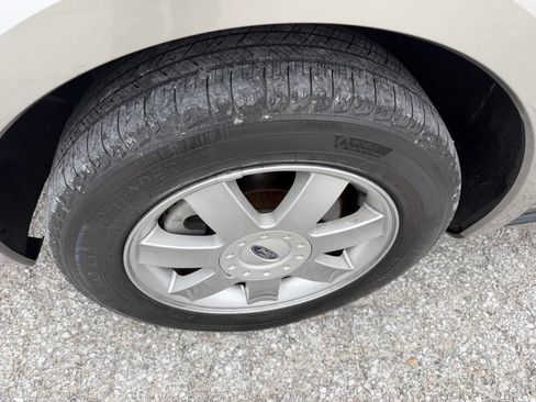 Used 2005 Ford Freestyle SE FWD image 9