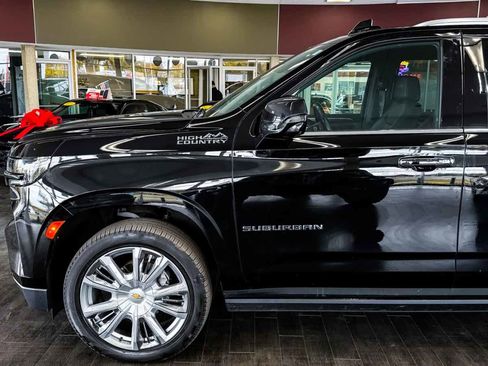 Used 2021 Chevrolet Suburban High Country w/ Premium Package image 9