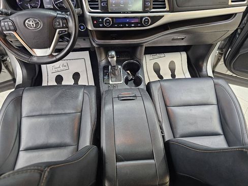 Used 2019 Toyota Highlander XLE FWD image 31