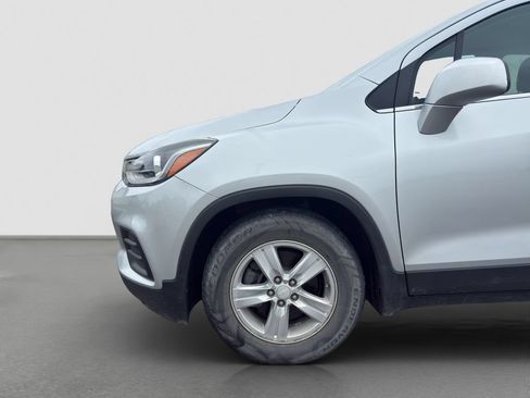 Used 2019 Chevrolet Trax LT w/ LT Convenience Package FWD image 19
