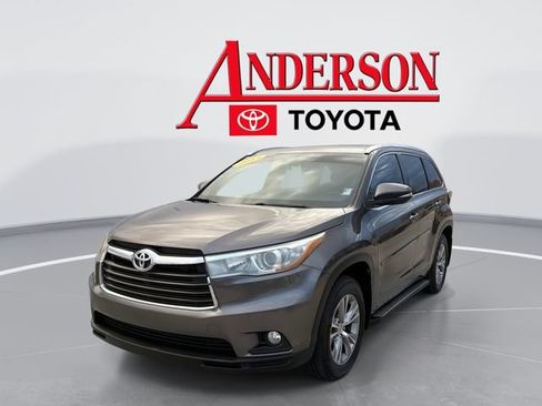 Used 2015 Toyota Highlander XLE AWD/4WD image 1
