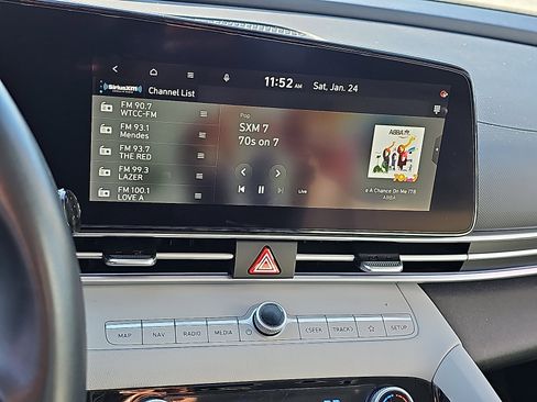 Used 2022 Hyundai Elantra Limited image 18