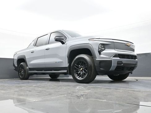New 2025 Chevrolet Silverado EV LT image 51