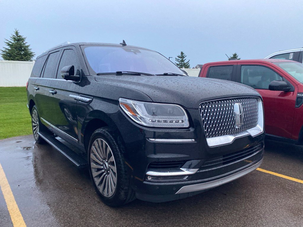 Used 2018 Lincoln Navigator Reserve w/ Technology Package AWD/4WD image 3