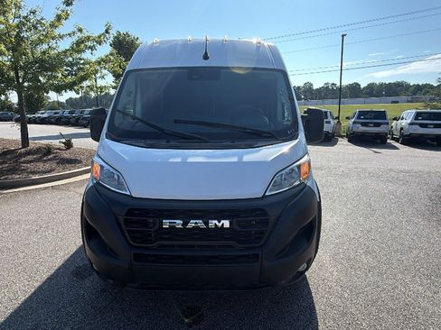 Used 2024 RAM ProMaster 2500 w/ Convenience Group FWD image 3