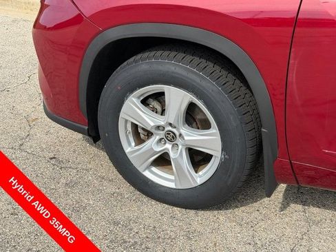 Used 2023 Toyota Highlander LE AWD/4WD image 10