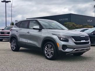 Certified 2023 Kia Seltos LX image 1