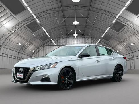 Used 2019 Nissan Altima 2.5 SR FWD image 3