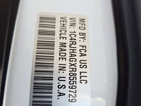 Used 2024 Jeep Grand Cherokee Altitude image 39