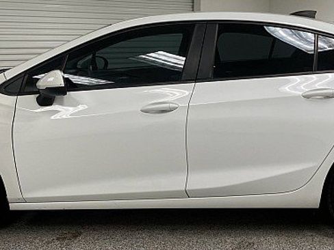 Used 2018 Chevrolet Cruze LS image 8