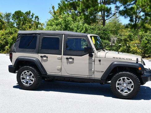 Used 2018 Jeep Wrangler Unlimited Rubicon w/ Connectivity Group AWD/4WD image 34