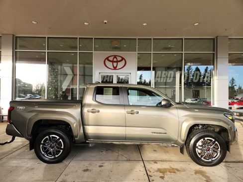 Used 2024 Toyota Tacoma TRD Sport image 3