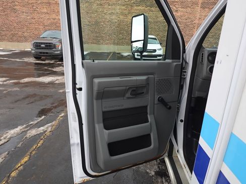 Used 2017 Ford E-350 and Econoline 350 Super Duty w/ Shuttle Bus Prep Package image 7