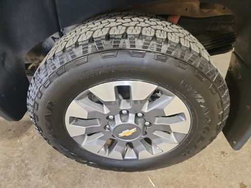 Used 2024 Chevrolet Silverado 2500 Custom w/ Custom Convenience Package image 10