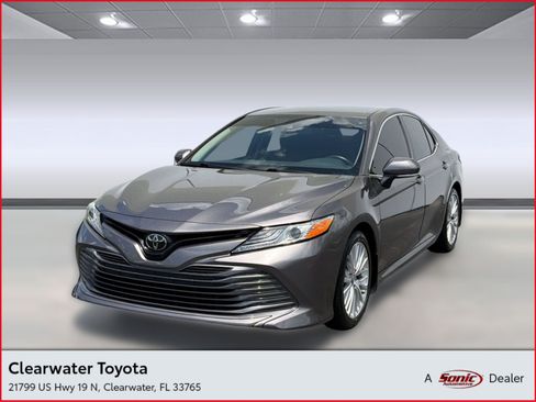 Used 2020 Toyota Camry XLE FWD image 1