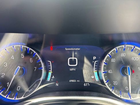 Used 2024 Chrysler Pacifica Touring-L FWD image 14