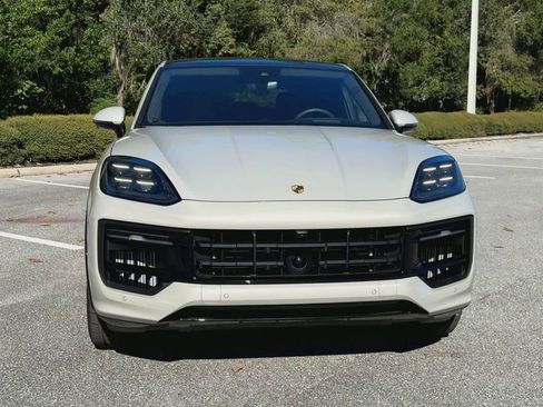 Used 2025 Porsche Cayenne GTS image 3