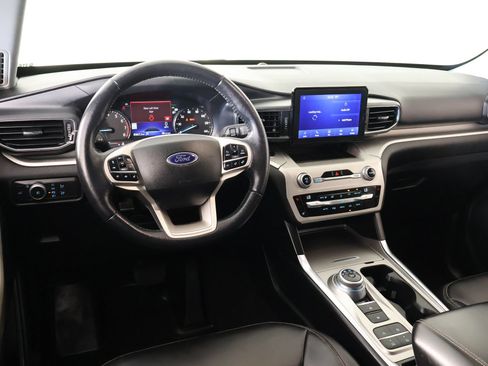 Used 2021 Ford Explorer XLT w/ Equipment Group 202A RWD image 2