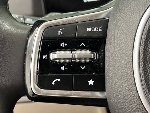 Used 2025 Kia Carnival FWD image 54