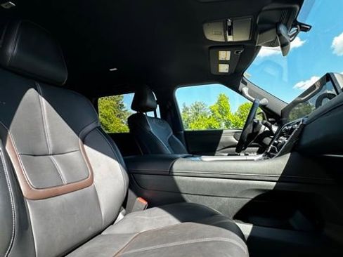 Used 2025 Nissan Armada SL AWD/4WD image 24