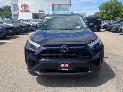 Used 2025 Toyota RAV4 XLE AWD/4WD image 2