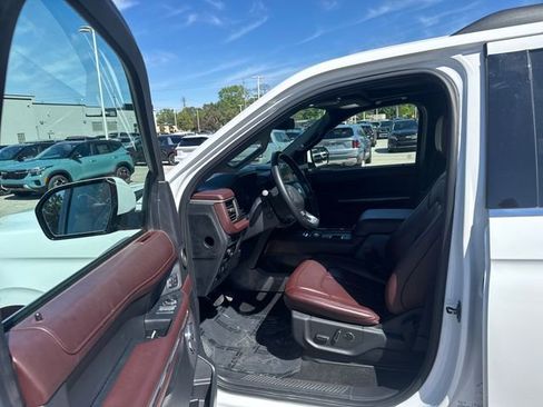 Used 2024 Ford Expedition Limited RWD image 15