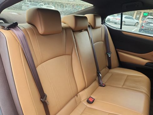 Used 2019 Lexus ES 300h FWD image 30