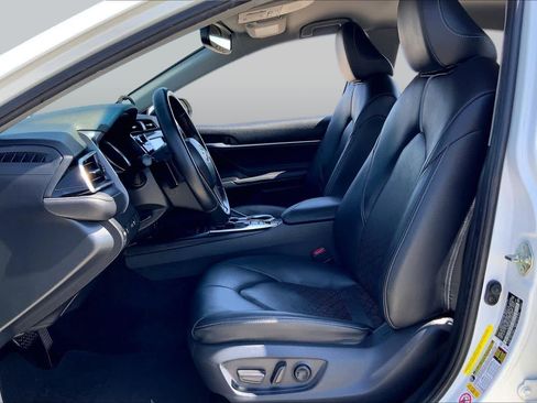 Used 2018 Toyota Camry XSE FWD image 8