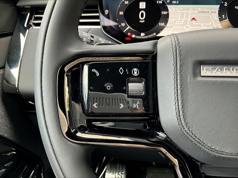 Used 2025 Land Rover Range Rover Sport SE image 18