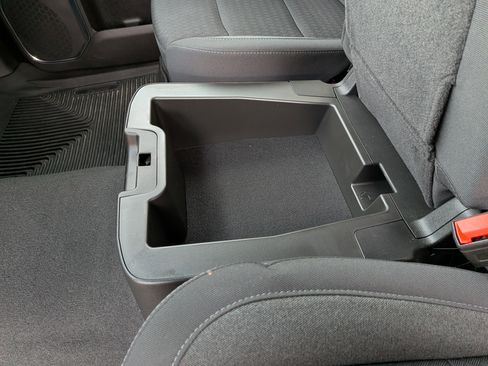 Used 2025 GMC Sierra 1500 SLE image 18